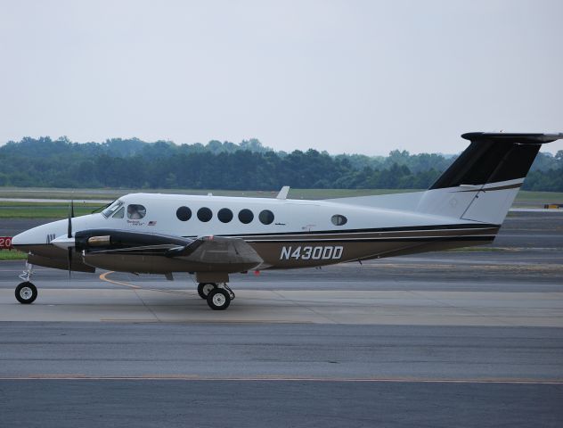 Beechcraft Super King Air 200 (N430DD) - DD AVIATION LLC - 8/3/10