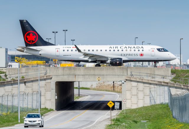 Embraer 175 (C-FRQW)