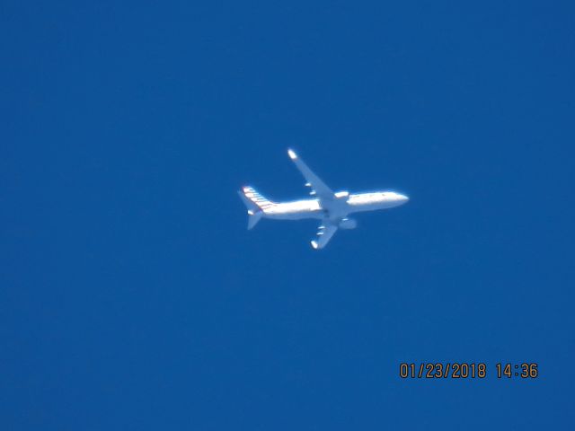 Boeing 737-800 (N933AN)