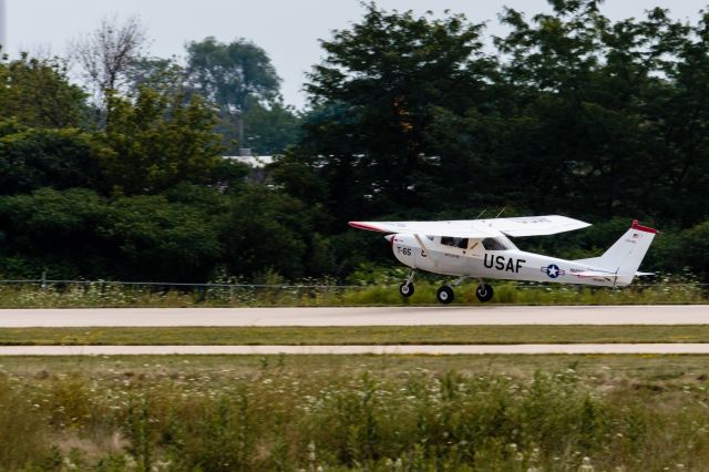 Cessna Commuter (N6297R) - Taking off from Schaumburg