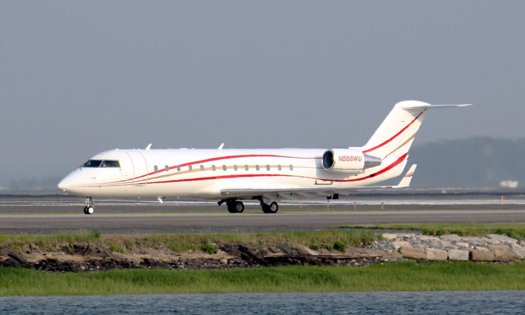 Canadair Regional Jet CRJ-200 (N888WU)