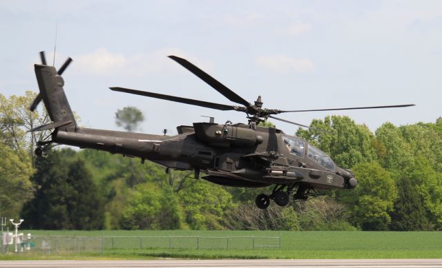 1403039 — - A U.S. Army Boeing AH-64E Apache Guardian of the 1st Battalion, 101st Aviation Regiment "Expect No Mercy" departing Pryor Field Regional Airport, Decatur, AL - April 21, 2022.