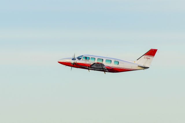 Piper Navajo (C-FBHO)