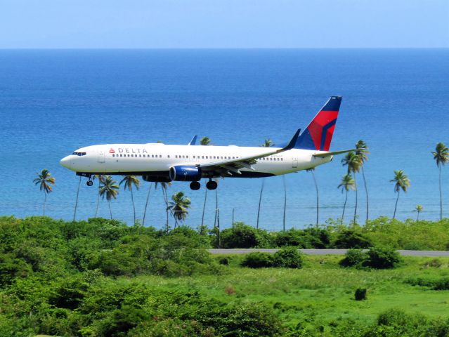 Boeing 737-800 (N3760C)