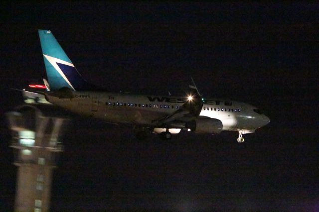 Boeing 737-700 (C-FBWS)