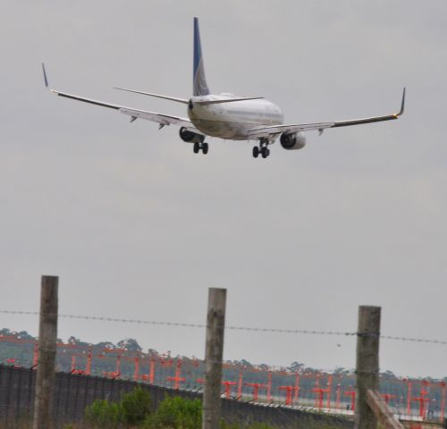 Boeing 737-800 (N73283)