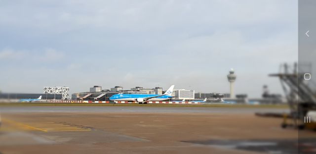 Boeing 787-8 (PH-BHD) - KLM 787-9 Dreamliner takeoff runway 06(Kaagbaan) at Amsterdam airport Schiphol. 