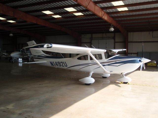 Cessna Skylane (N1492U) - Sitting in the United Flight Systems hangar waiting to fly