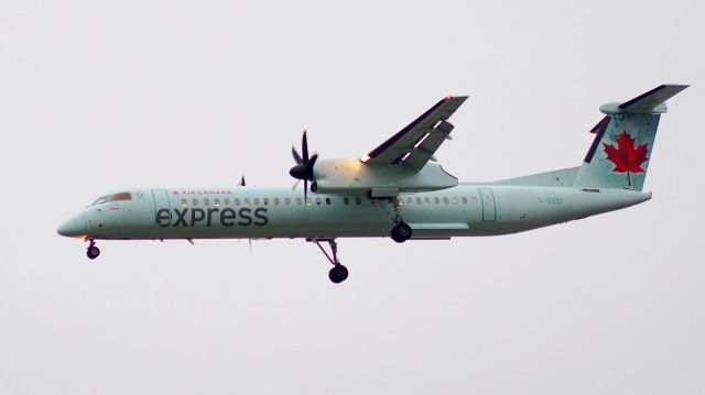 de Havilland Dash 8-400 (C-GGCI) - Some spotting with my prime lens (Olympus M. Zuiko Digital ED 45mm f1.8) in very low light. C-GGCI