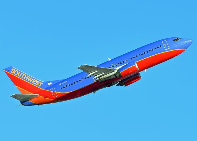 BOEING 737-300 (N659SW)