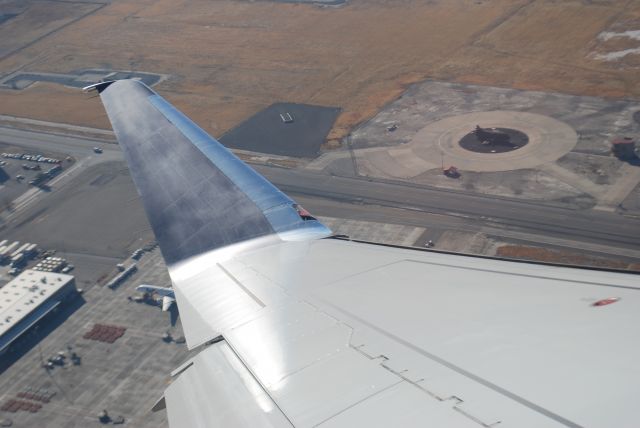 Embraer 175 (N282SY)
