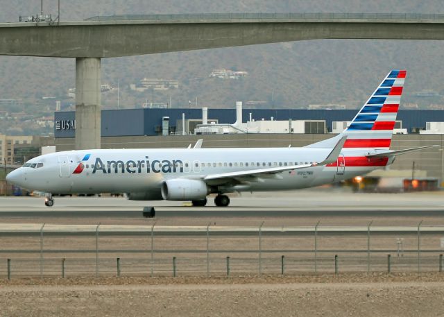 Boeing 737-800 (N927NN)