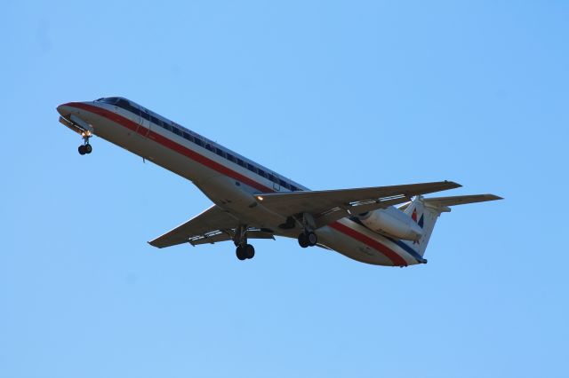 Embraer ERJ-145 (N680AE) - "Eagle Flight" 3927 from Chicago O'Hare Int'l on final for runway 6.