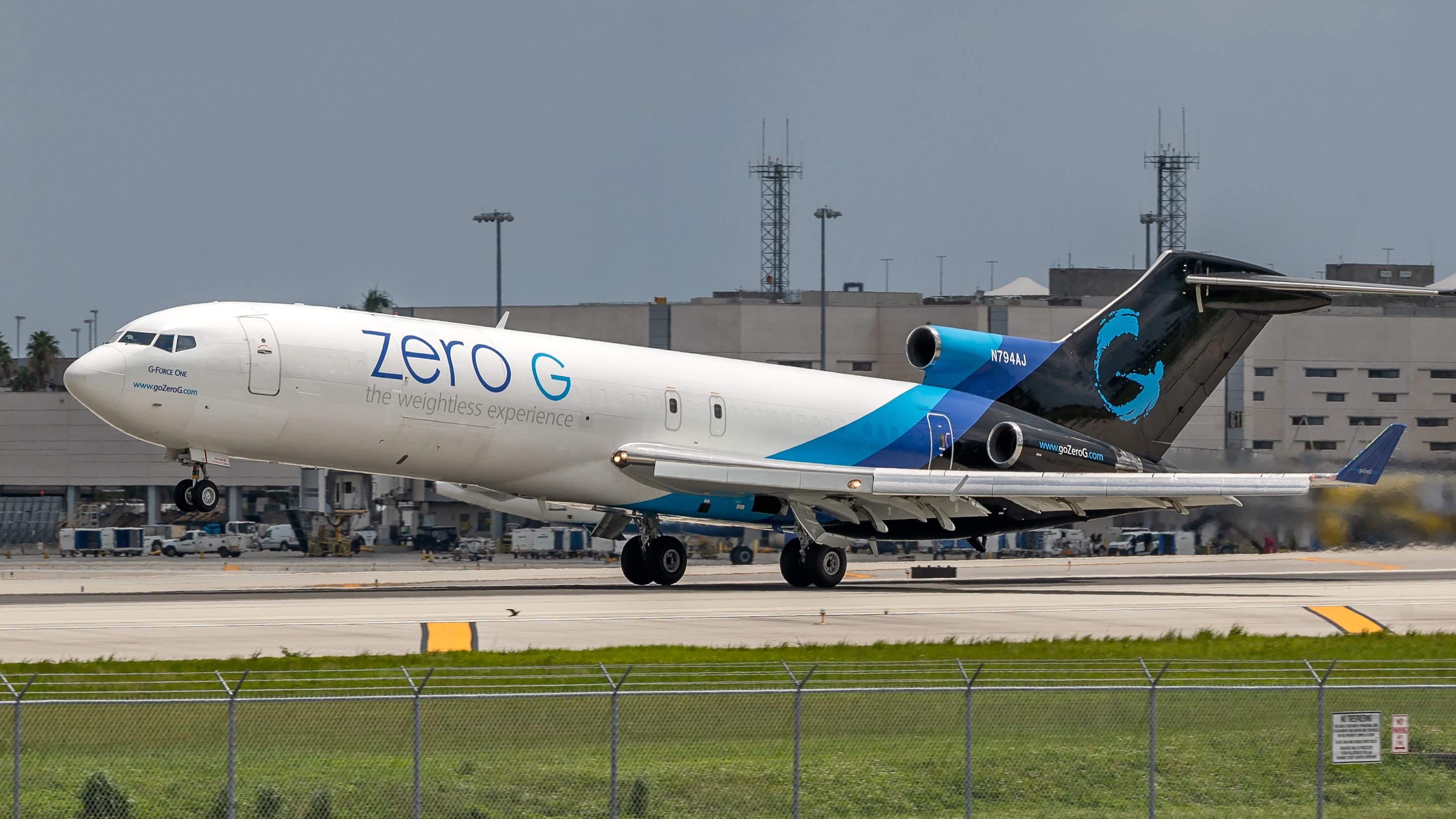 Boeing 727-100 (N794AJ) - G-Force-One taking off out of runway 28L at KFLL