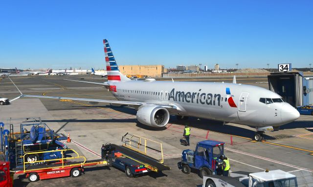 Boeing 737 MAX 8 (N338RS) - American Airlines Boeing 737-8 MAX N338RS in New York JFK