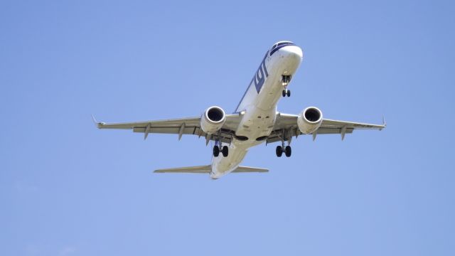 Embraer ERJ-190 (SP-LNA)