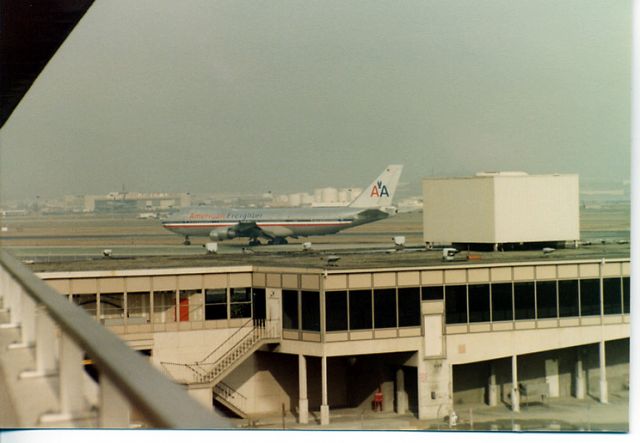 Boeing 747-200 (N9670) - American Airlines (Freighter) - Boeing 747-123(SF) - C/N 20109/90 - N9670 - From observer Deck at San Francisco Airport - 1980-Dec-24.