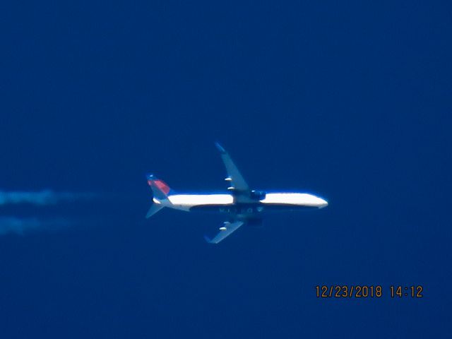 Boeing 737-900 (N852ED)