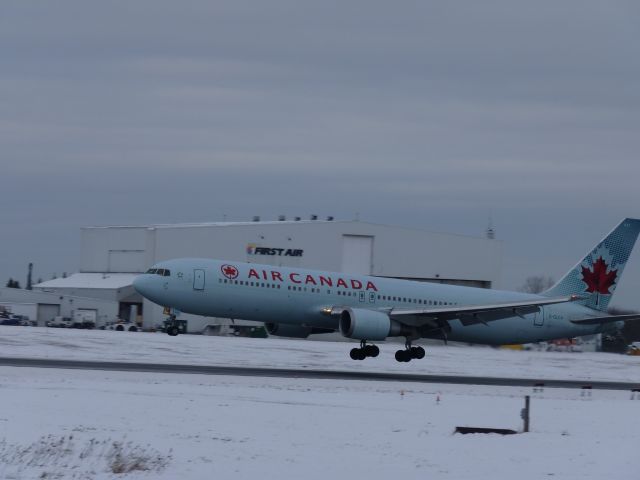 BOEING 767-300 (C-GLCA)