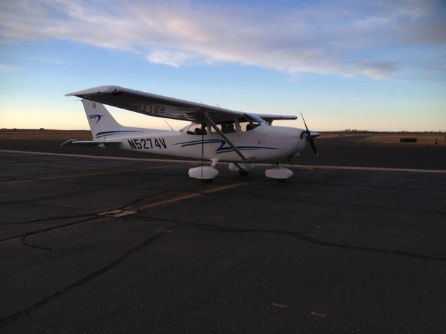 Cessna Skyhawk (N5274V) - C172