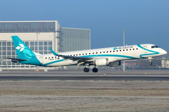 EMBRAER 195 (I-ADJQ)