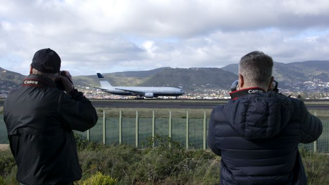 Boeing 777-200 (EC-MUA) - Amigos Spotters plasmando el crucial momento de la primera visita de este Boeing 777 de Privilege Style al aeropuerto de Tenerife Nortebr /br /12/04/2019