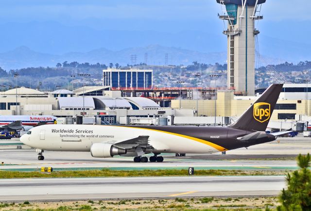 BOEING 767-300 (N342UP) - N342UP United Parcel Service - UPS Boeing 767-34AF/ER (cn 37865/1002)  Los Angeles International Airport (IATA: LAX, ICAO: KLAX, FAA LID: LAX) TDelCoro April 11, 2012