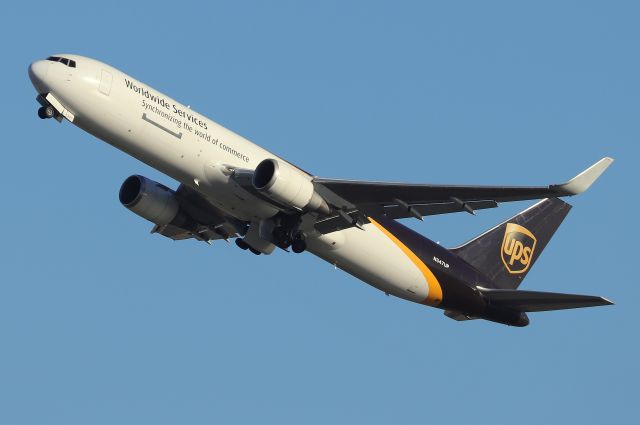 BOEING 767-300 (N347UP) - 'UPS 2019' to Dallas climbing out od a 27 departure  (12/17)