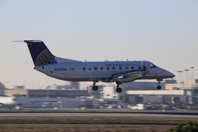 Embraer EMB-120 Brasilia (N233SW)