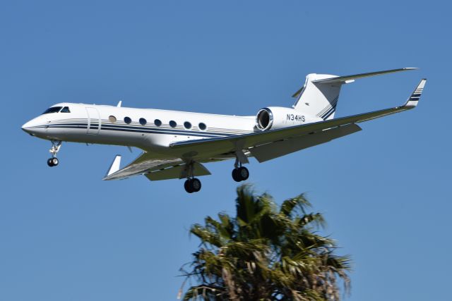 N34HS — - Nice to catch one of my home airport based aircraft on final at LAX. 02-09-23. Belongs to Simon Property Group. Herb Simon.