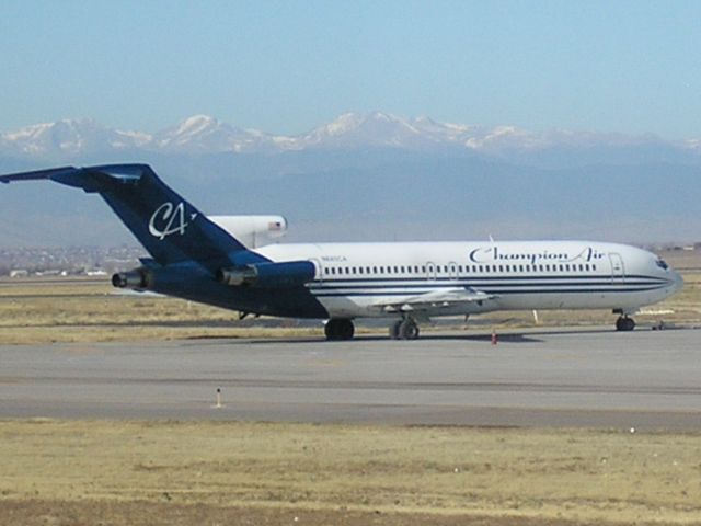BOEING 727-200 (N649CA) - Classic B727-200 with Front Range in background
