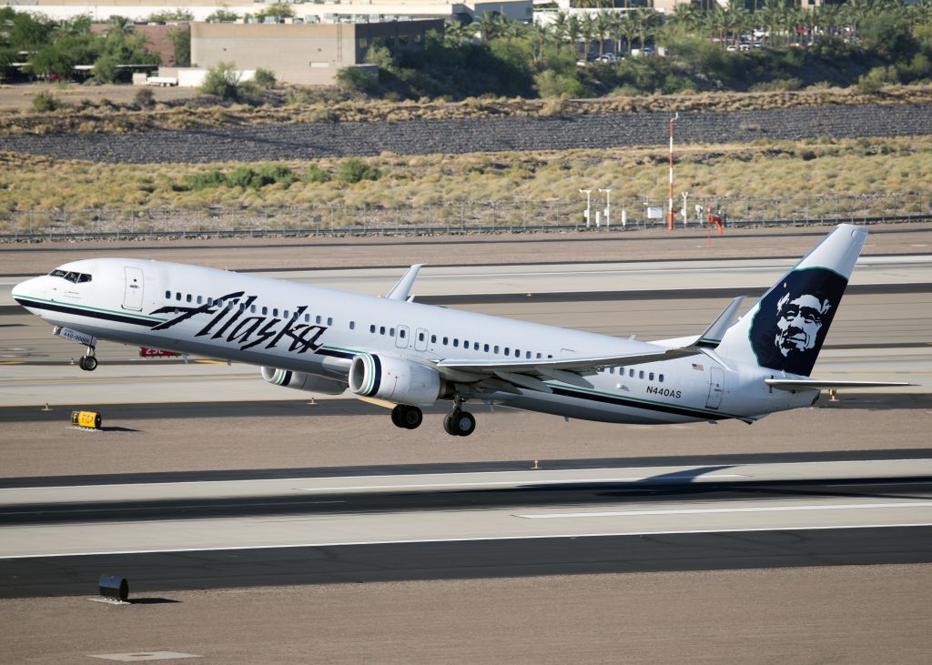 Boeing 737-900 (N440AS)