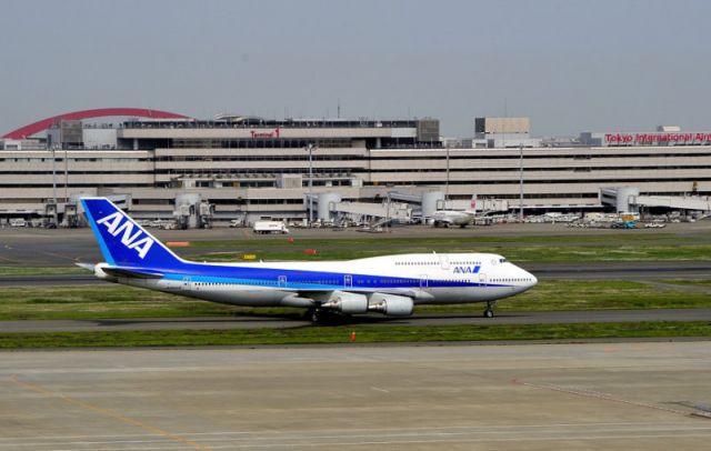 Boeing 747-400 (JA8966) - Going away, for profit, replaced by more economical 2 engines B777... br /End of this month of February 2014, will be its last flight! br /Already fully booked, by flight enthusiasts and nostalgic of the B-747