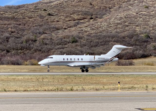 Canadair Challenger 350 (N705QS)