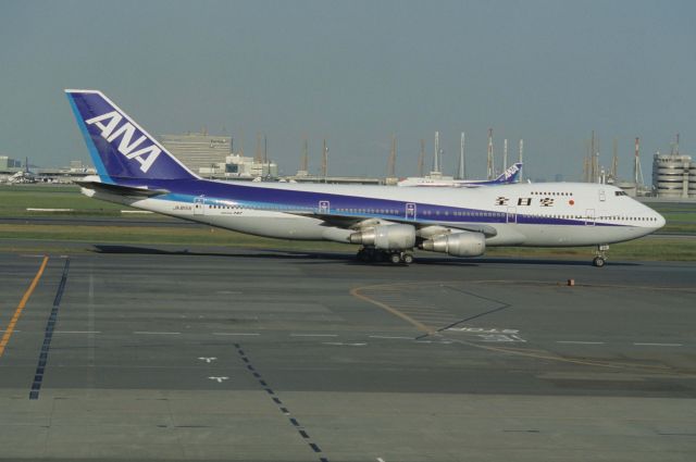 BOEING 747SR (JA8156) - Taxing at Tokyo-Haneda Intl Airport on 1993/10/24