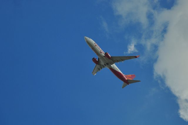 Boeing 737-700 (VT-SLF) - It was a quick take off from RWY 36. Took this from my 4 storey rooftop.