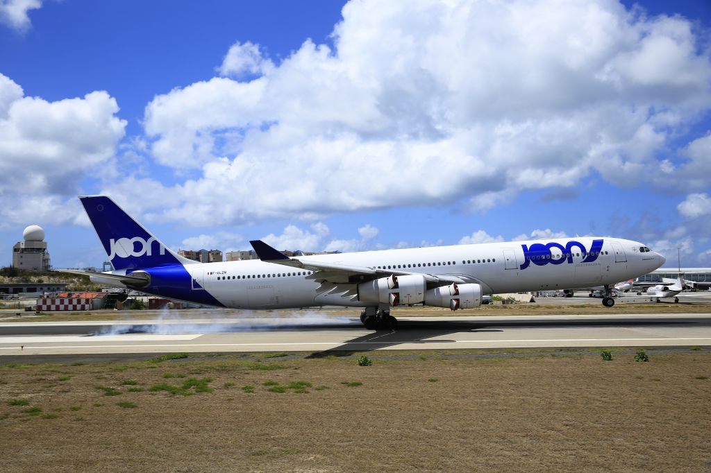Airbus A340-300 (F-GLZN) - Joon F-GLZN
