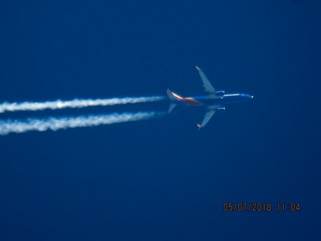 Boeing 737-800 (N8656B)