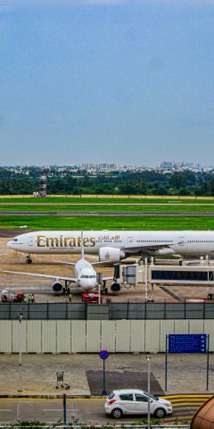 Boeing 777-200 (A6-EGT)