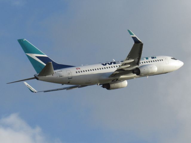 Boeing 737-700 (C-FWSV)