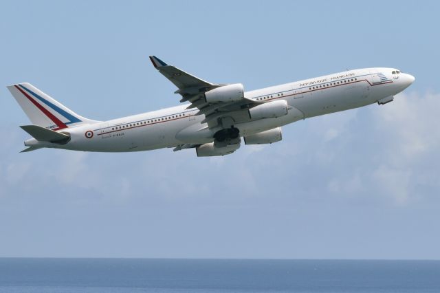 Airbus A340-200 (F-RAJA)