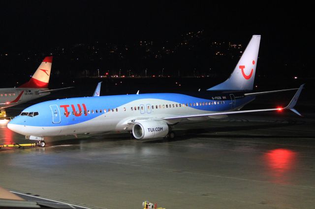Boeing 737-800 (G-FDZB)