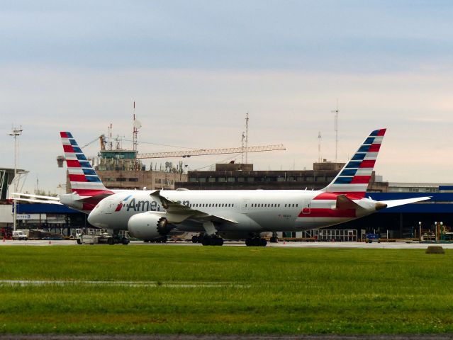 Boeing 787-8 (N816AA)