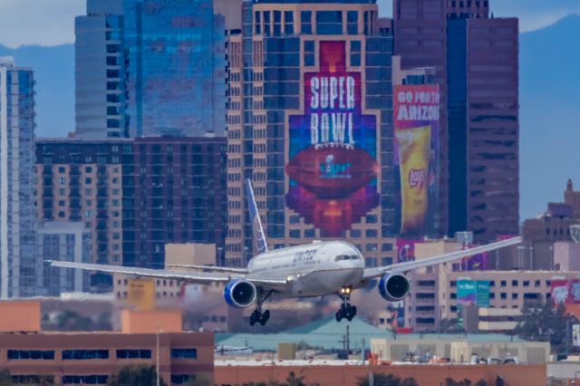 Boeing 777-200 — - A United Airlines 777-200 landing at PHX on 2/13/23, the busiest day in PHX history, during the Super Bowl rush. Taken with a Canon R7 and Canon EF 100-400 II L lens.