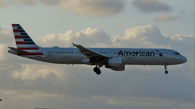 Airbus A321 (N172US) - Arriving at Dusk!
