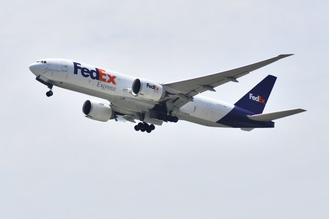 Boeing 777-200 (N863FD)