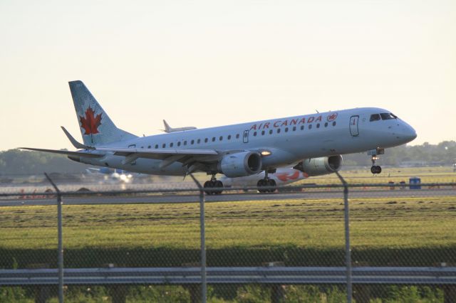 Embraer ERJ-190 (C-FFYM) - Arriving at dusk on runway 06R