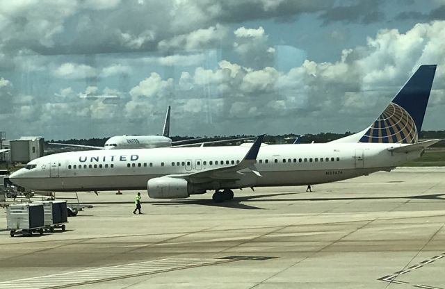 Boeing 737-900 (N37474)