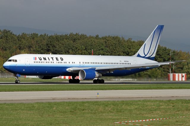 BOEING 767-300 (N651UA)