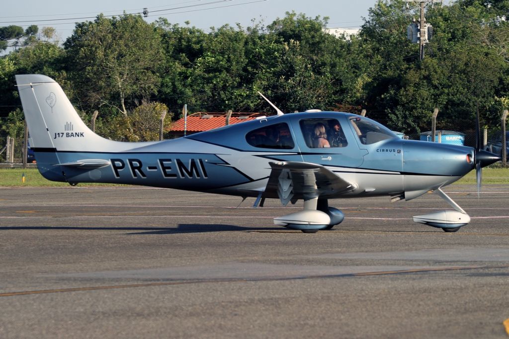 Cirrus SR-22 (PR-EMI)